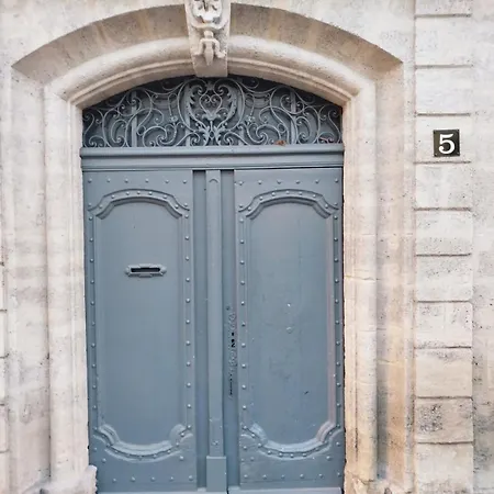 Le Hors-saison - Charme Et Art A Apartment Pezenas